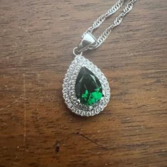 Vintage Silverplated Simulated Emerald/Rhinestone Necklace and Bracelet Set - Picture 4 of 10